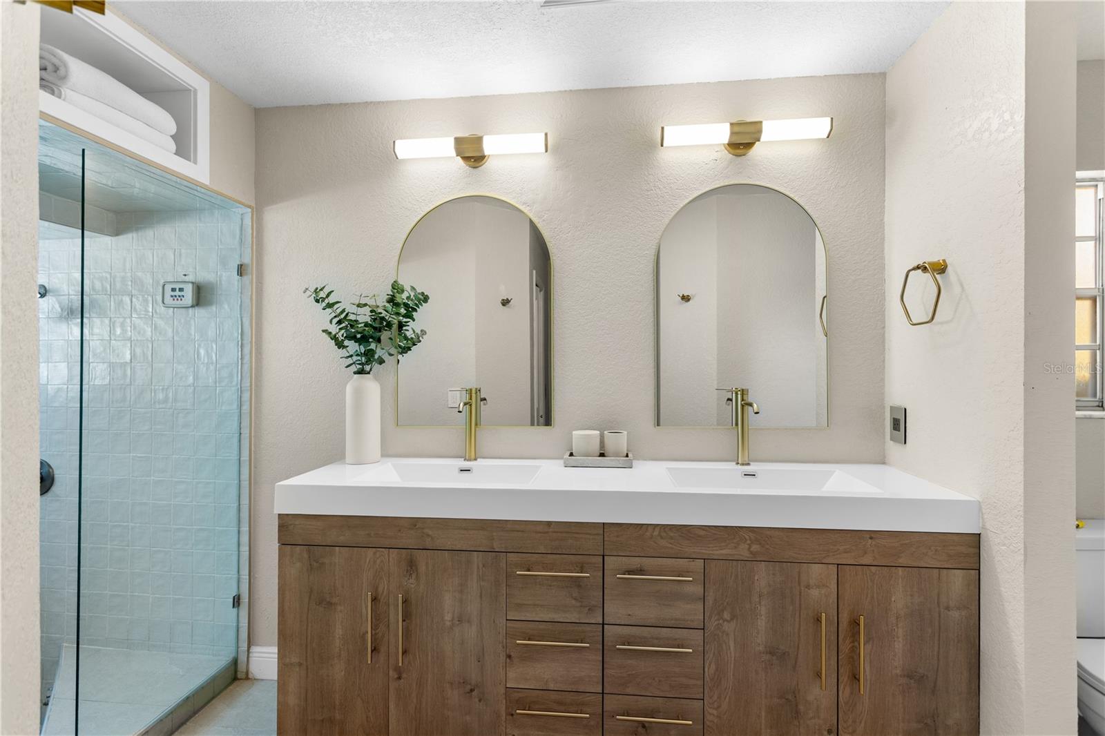 ROBERTS LANDING - Residential Lease