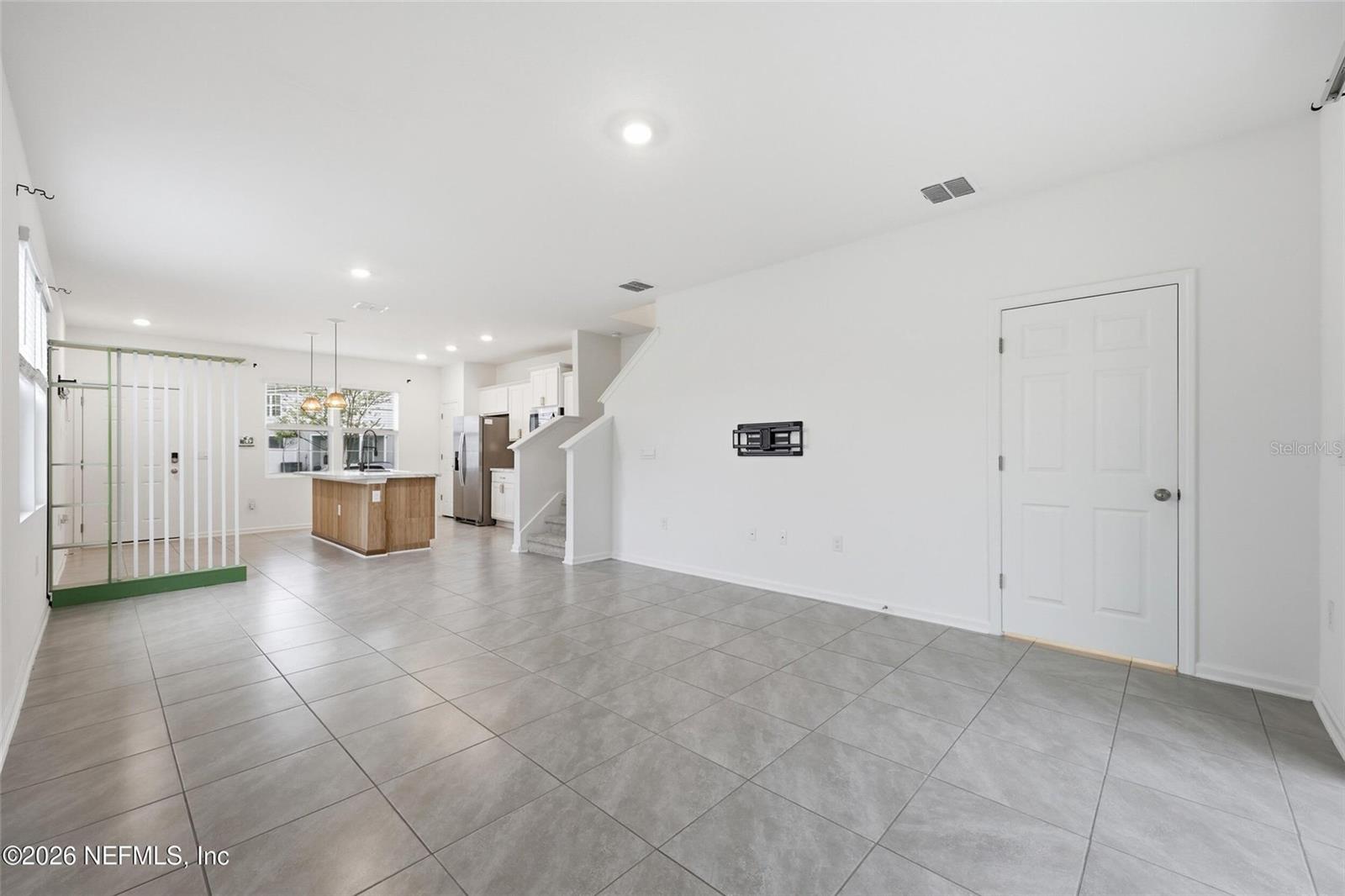 EQUINOX EAST - Residential