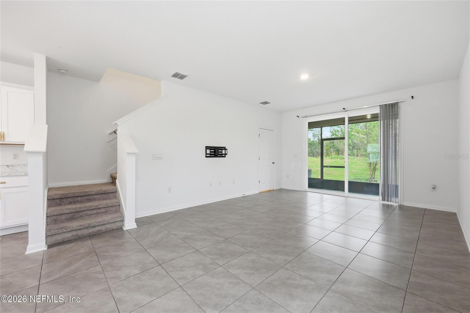 EQUINOX EAST - Residential