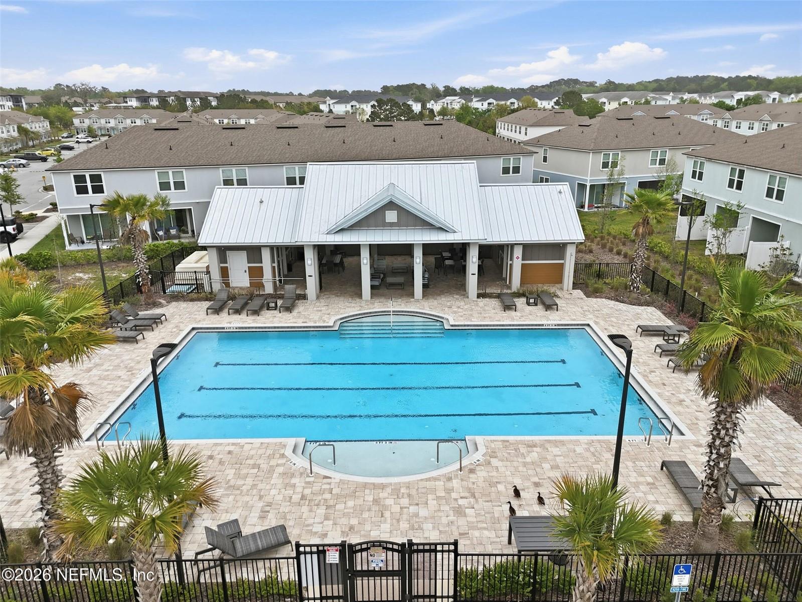 EQUINOX EAST - Residential