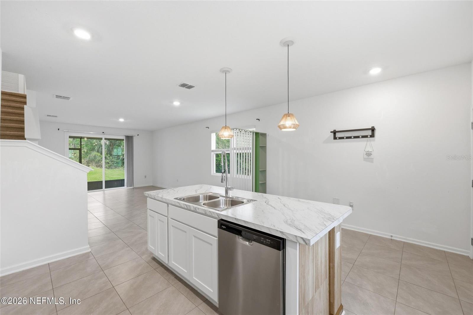 EQUINOX EAST - Residential