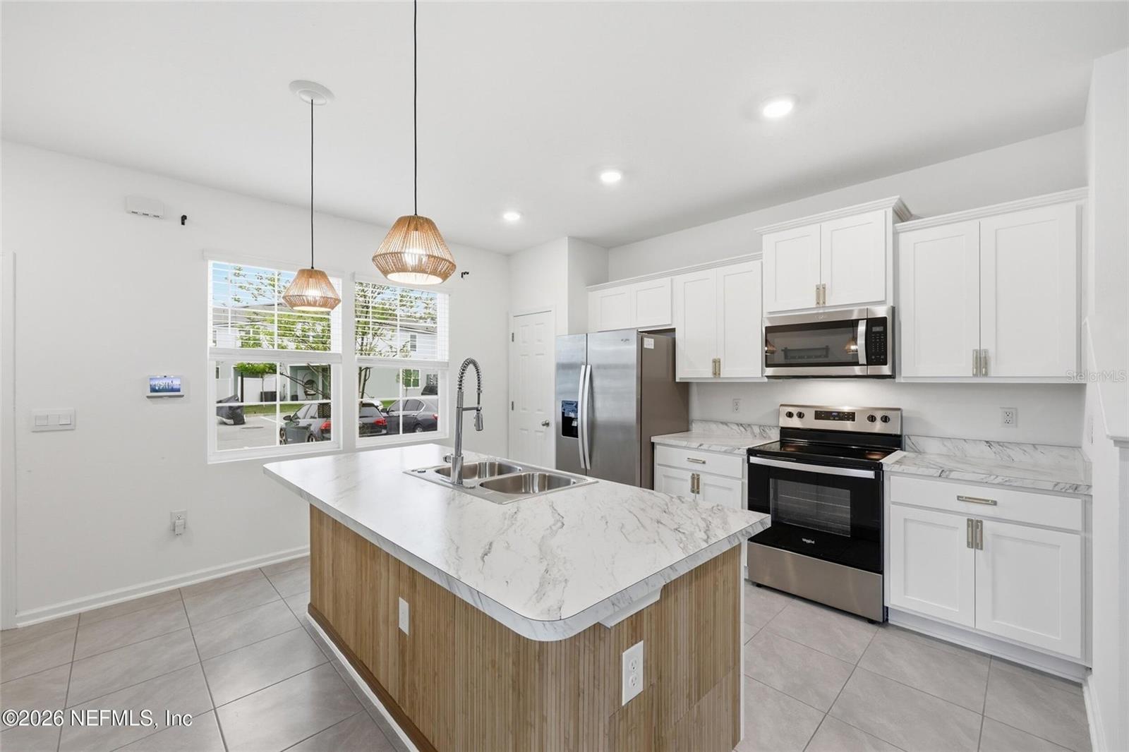 EQUINOX EAST - Residential