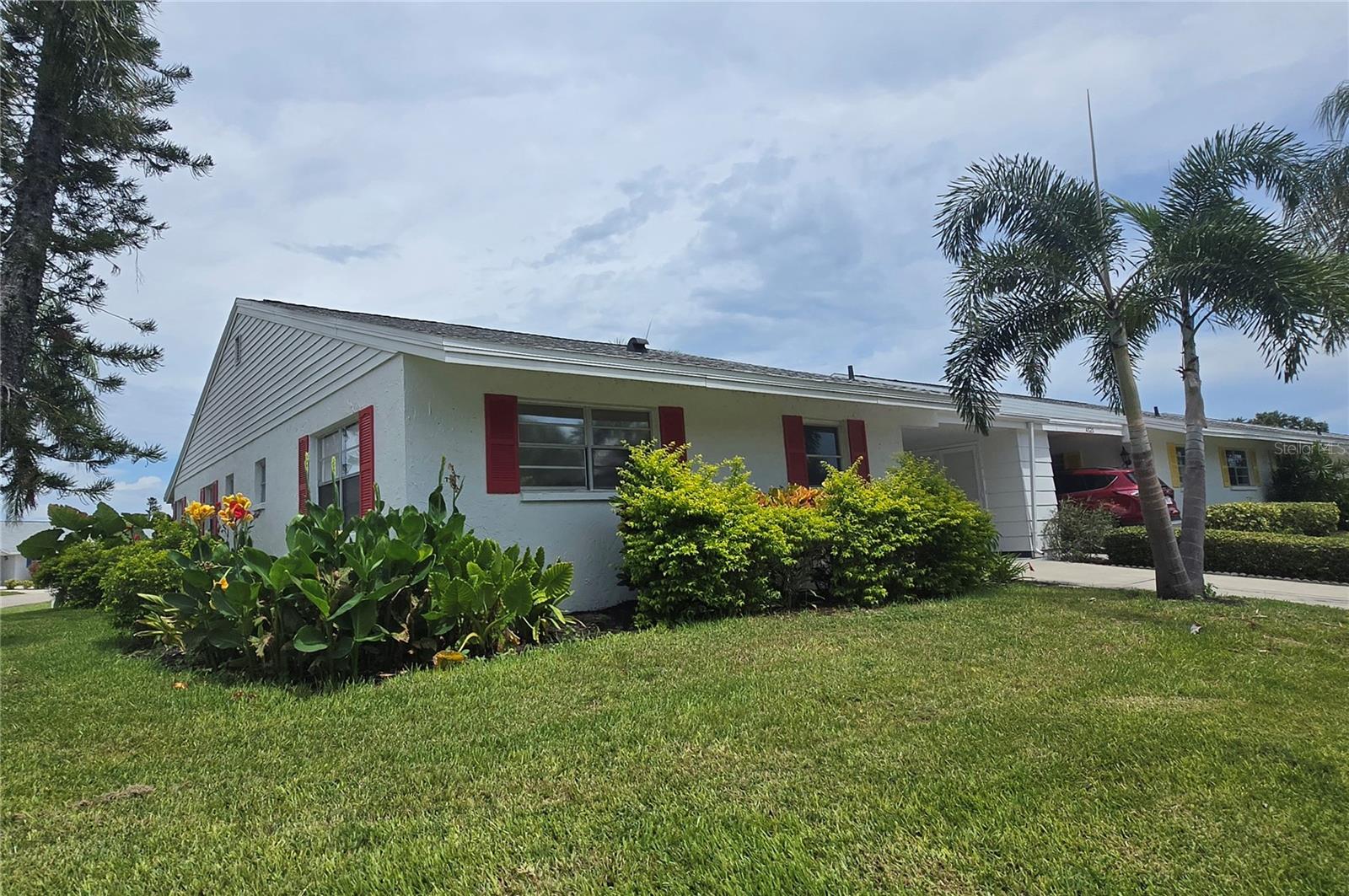 ANNUAL RENTAL . Adorable Villa located in the very active 55+ community of Mount Vernon. This 2/2 updated villa has an open concept with a split bedroom floor plan, Full-size washer/dryer and covered carport. Community features: clubhouse, fitness center, billiards, ping pong, library, boat docks, heated pool, tennis/pickle ball courts, kayak launch, spa, sauna, workshop & wood-shop, chip and putting green, wonderful walking paths and lots of social activities and classes. Located less than 3 miles from the World, famous Gulf beaches of Anna Maria Island. Rent includes: Water, trash, sewer, basic cable, and internet. Sorry Community does not allow pets. Unit is currently furnished owner may consider renting partially furnished or unfurnished
