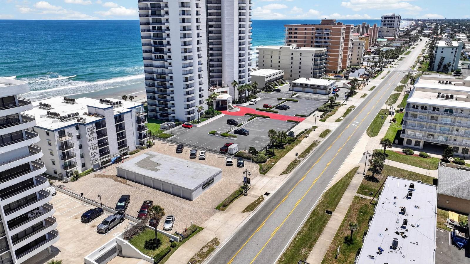 DANBURY BREAKERS CONDO - Residential