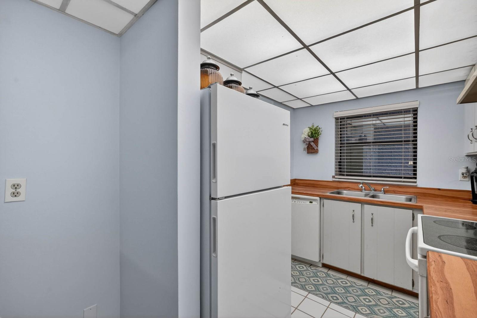 DANBURY BREAKERS CONDO - Residential