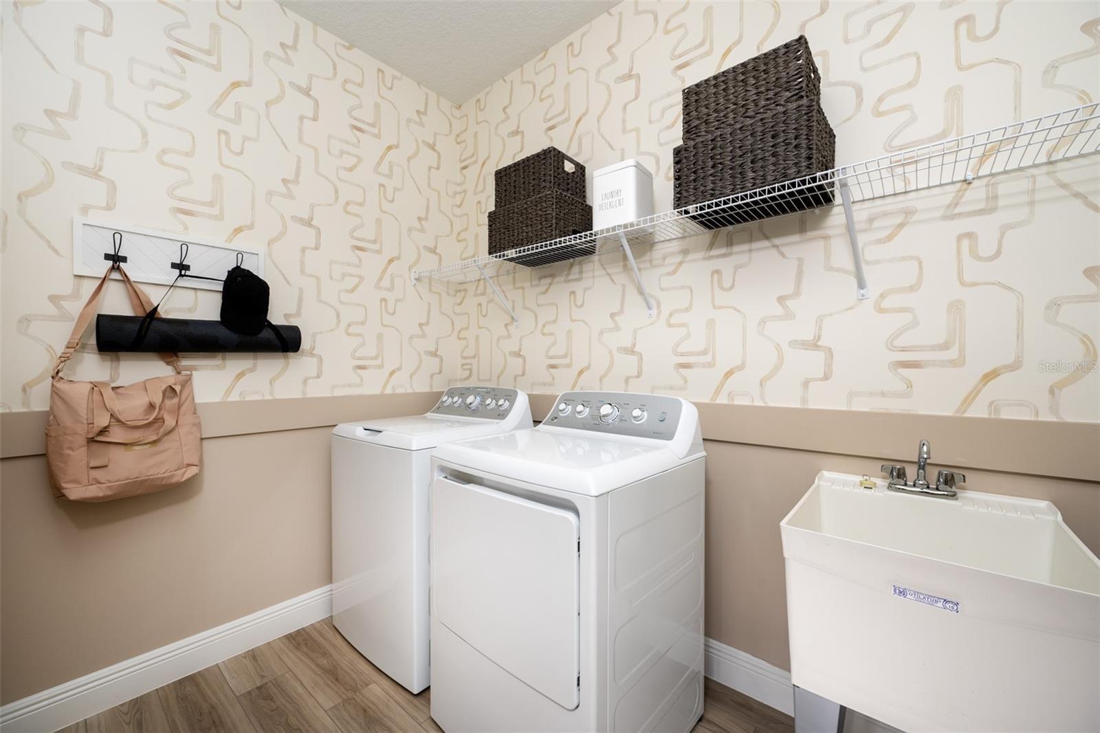 PASADENA WOODS - Residential