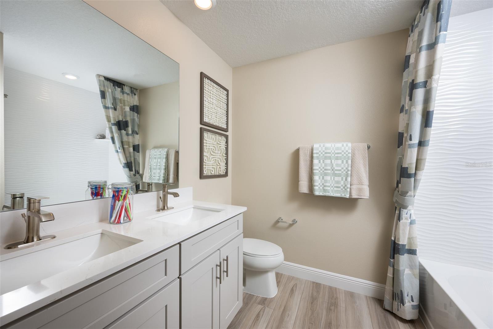 PASADENA WOODS - Residential