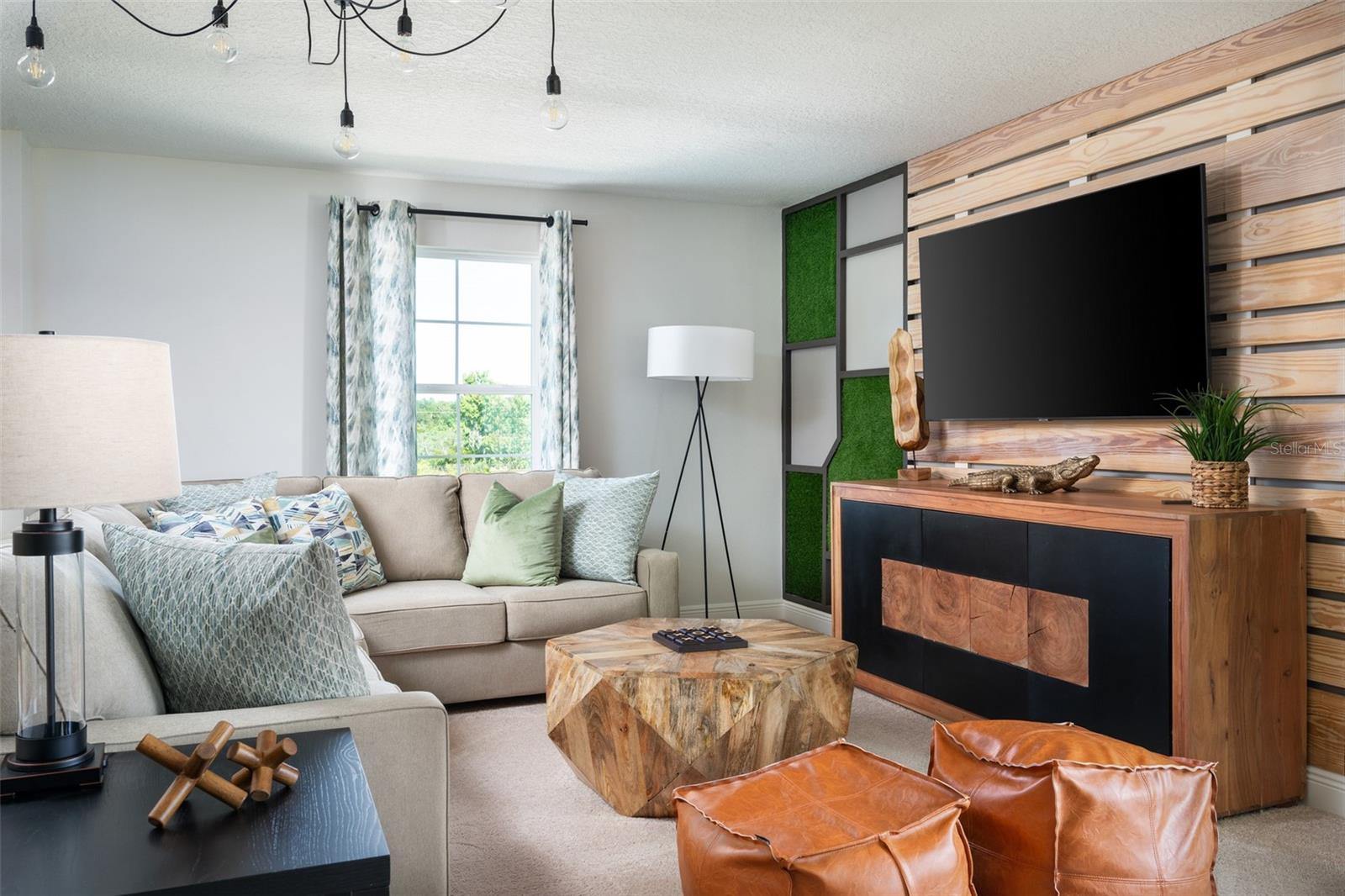 PASADENA WOODS - Residential