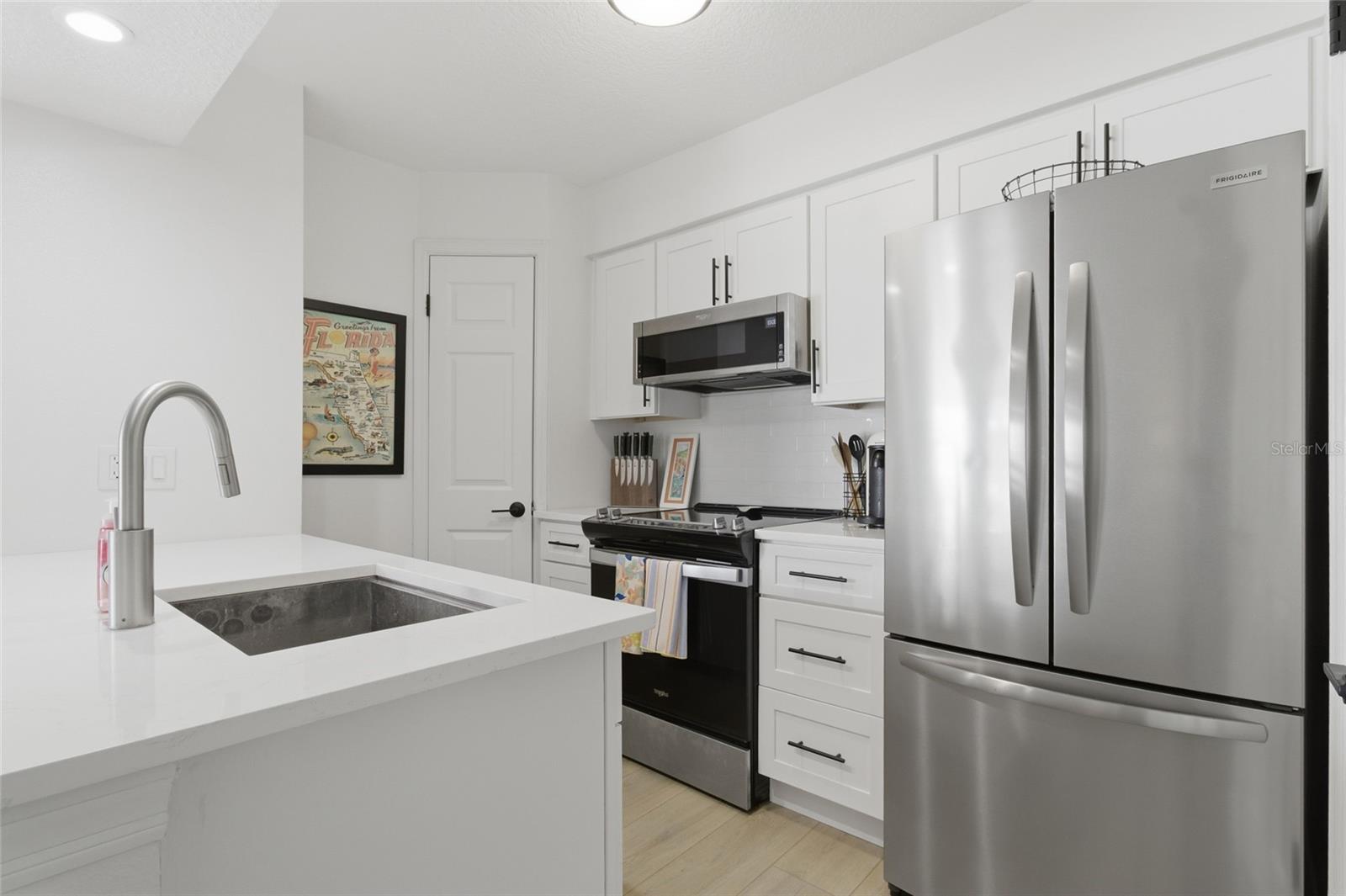 HYDE PARK PLACE II A CONDOMINI - Residential