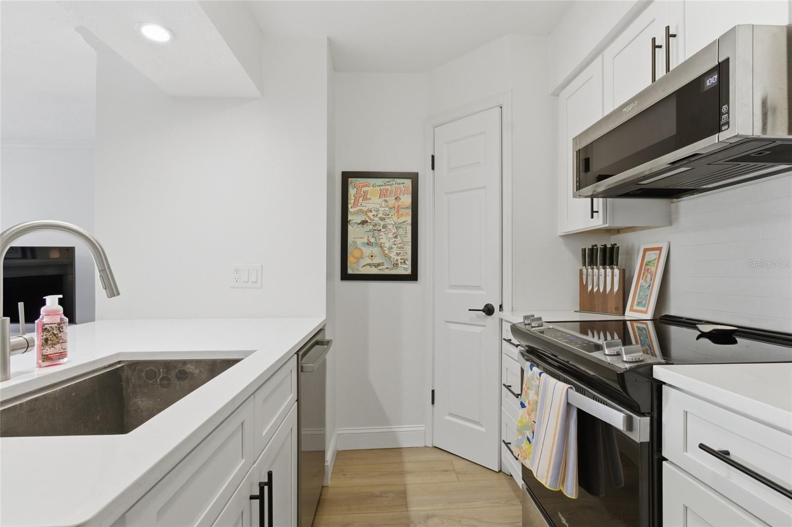 HYDE PARK PLACE II A CONDOMINI - Residential