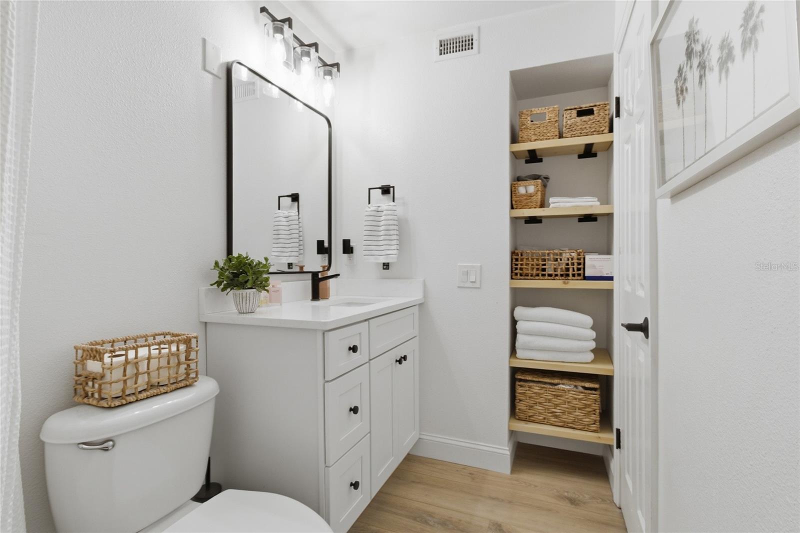 HYDE PARK PLACE II A CONDOMINI - Residential