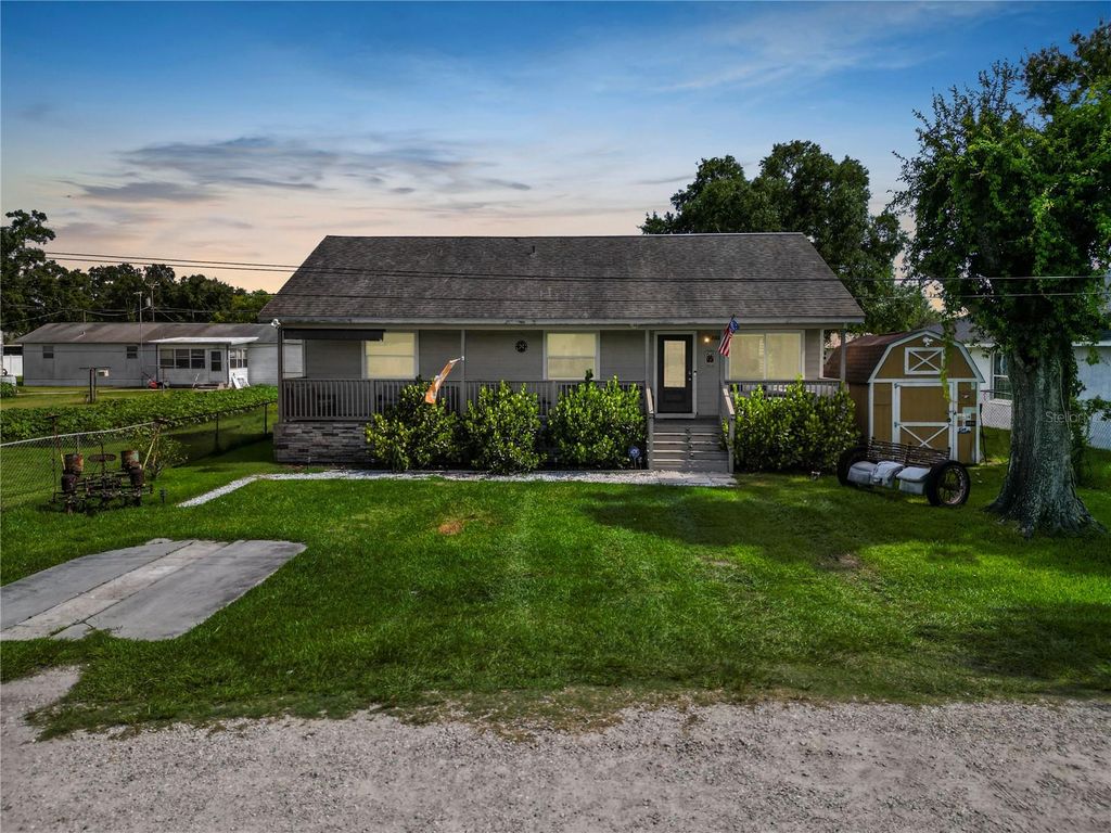 Photo of 2001 W Ball Street, Plant City, FL 33563 (MLS # L4954664)