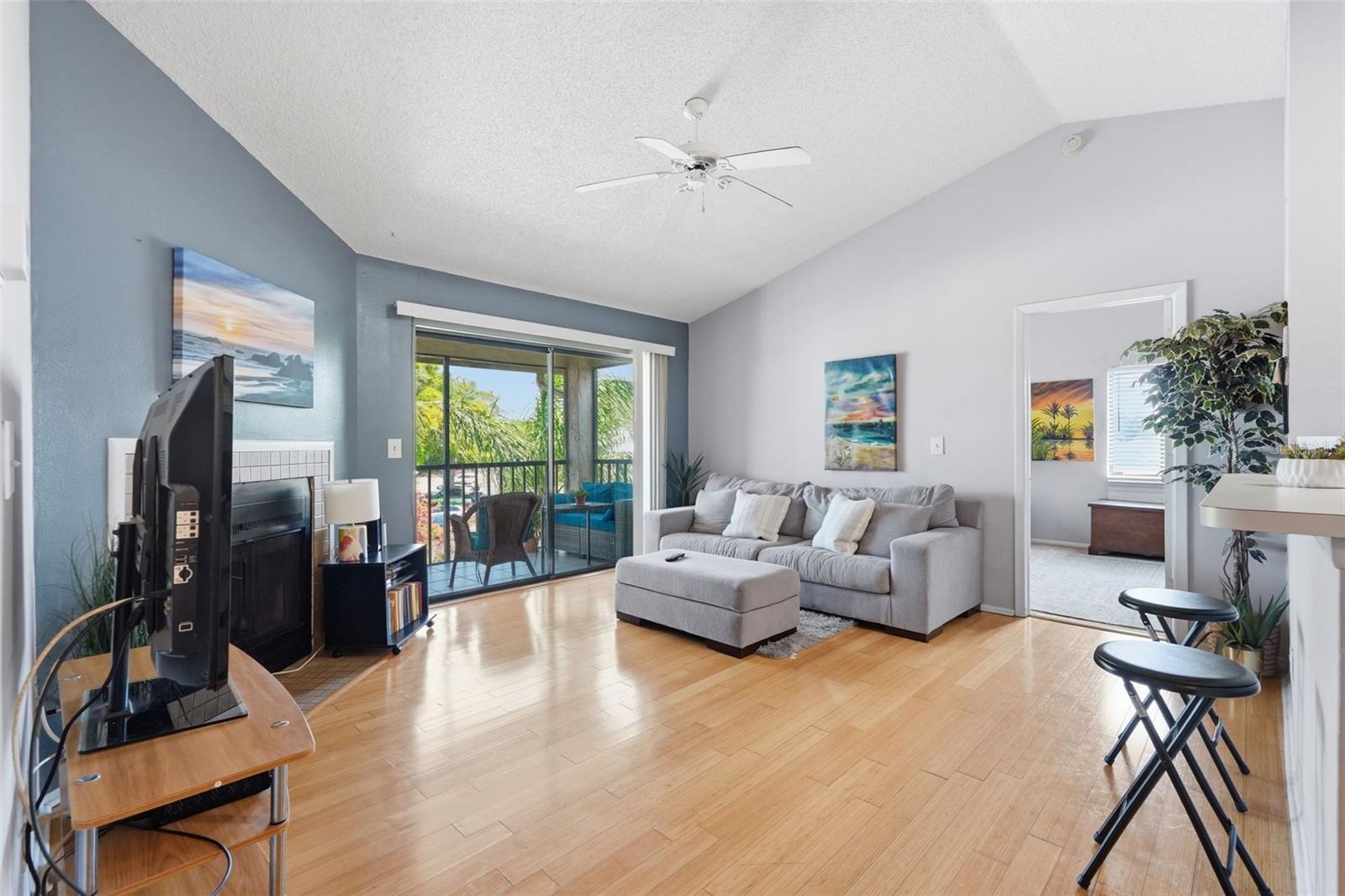 HUNTERS GLEN CONDO - Residential