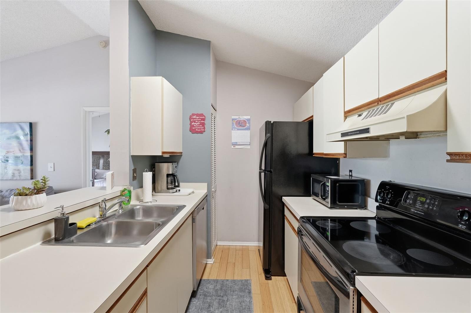 HUNTERS GLEN CONDO - Residential