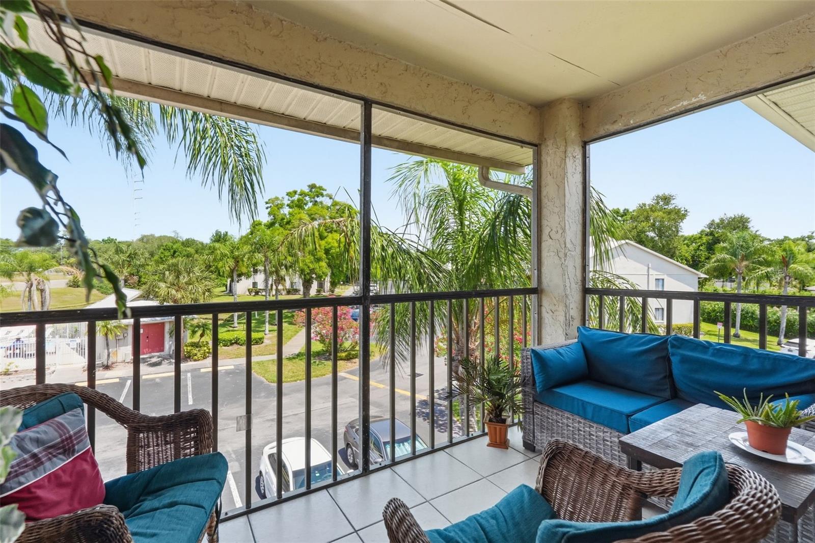 HUNTERS GLEN CONDO - Residential