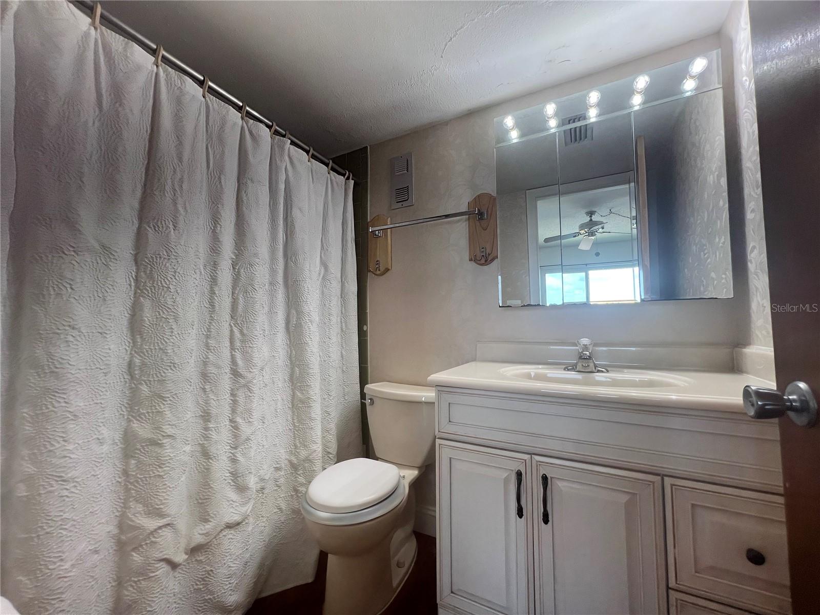 RIVERSIDE CONDO - Residential Lease