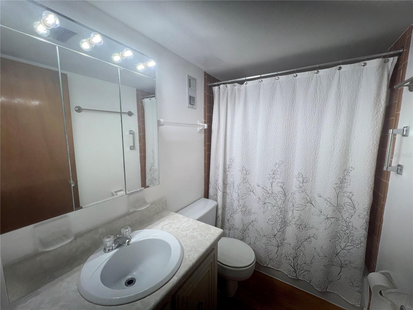 RIVERSIDE CONDO - Residential Lease