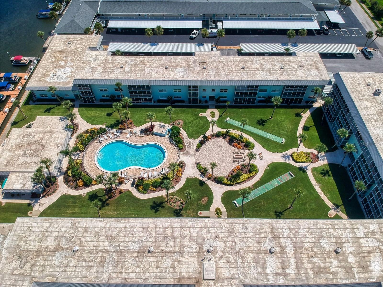 325 CAUSEWAY E 203