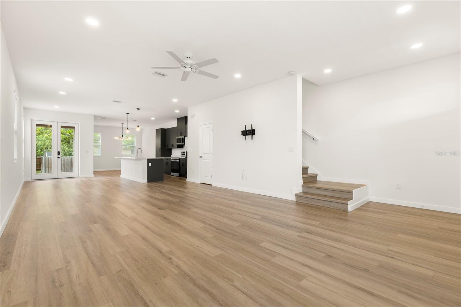 210 E COLUMBUS DRIVE 1-3