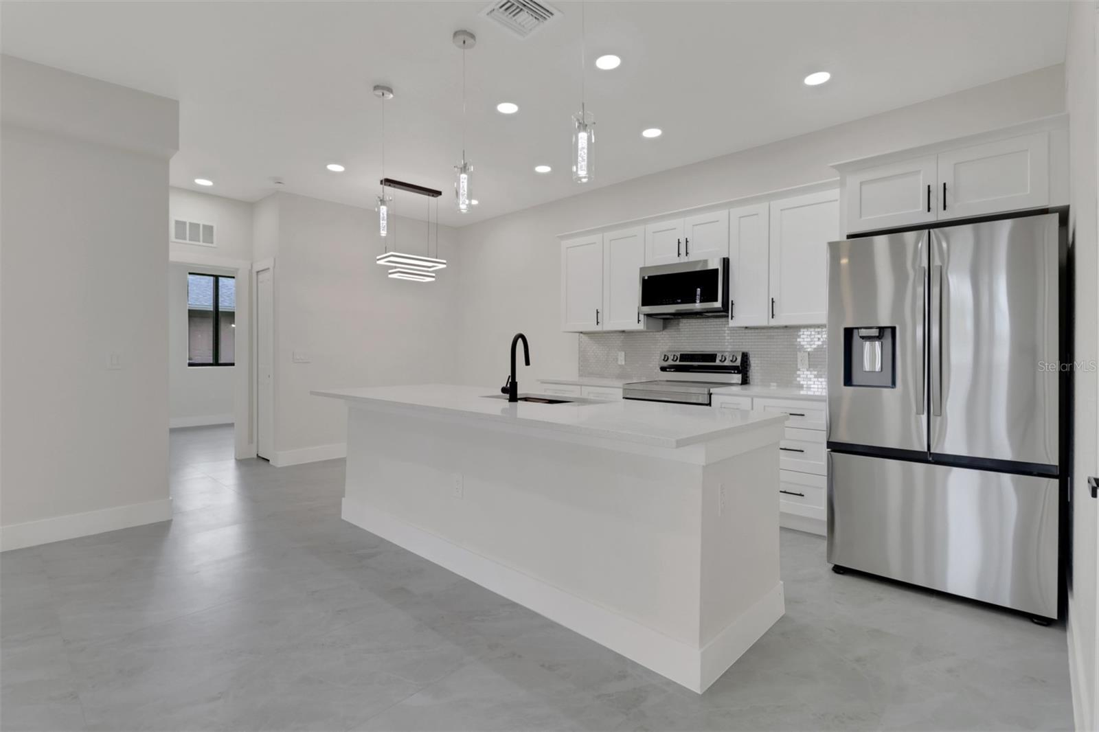 LEHIGH ESTATES - Residential Lease