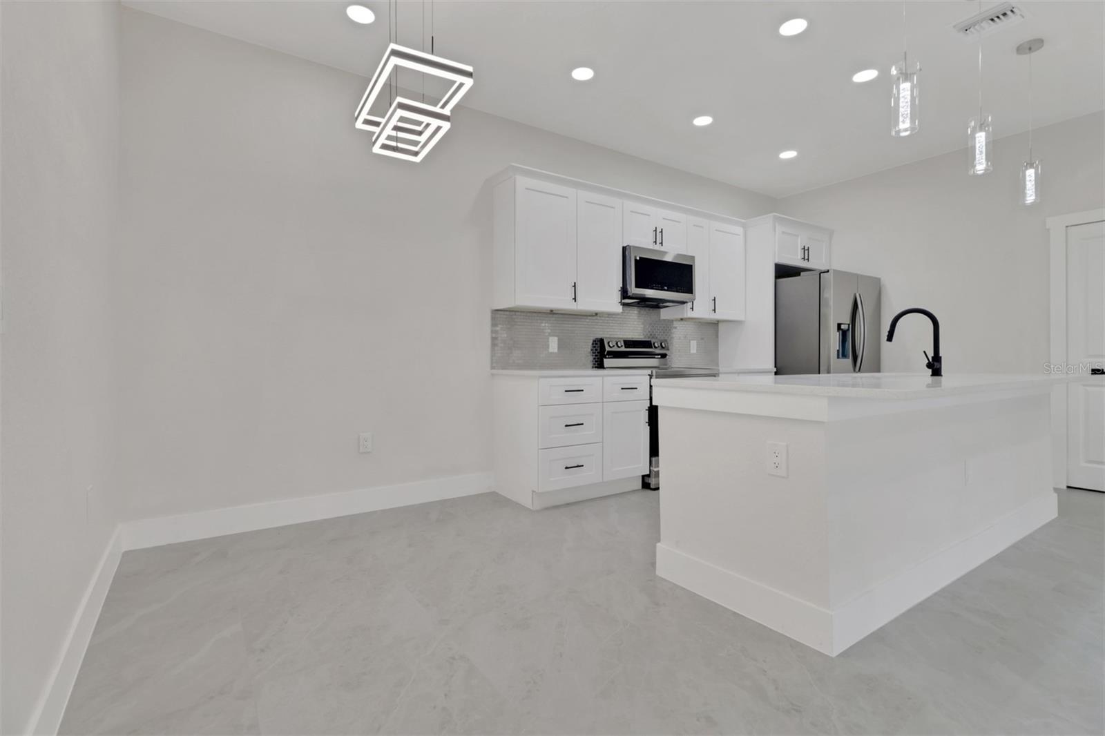 LEHIGH ESTATES - Residential Lease