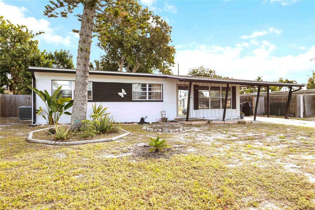 Photo of 6723 Washington Place, Bradenton, FL 34207 (MLS # A4679660)