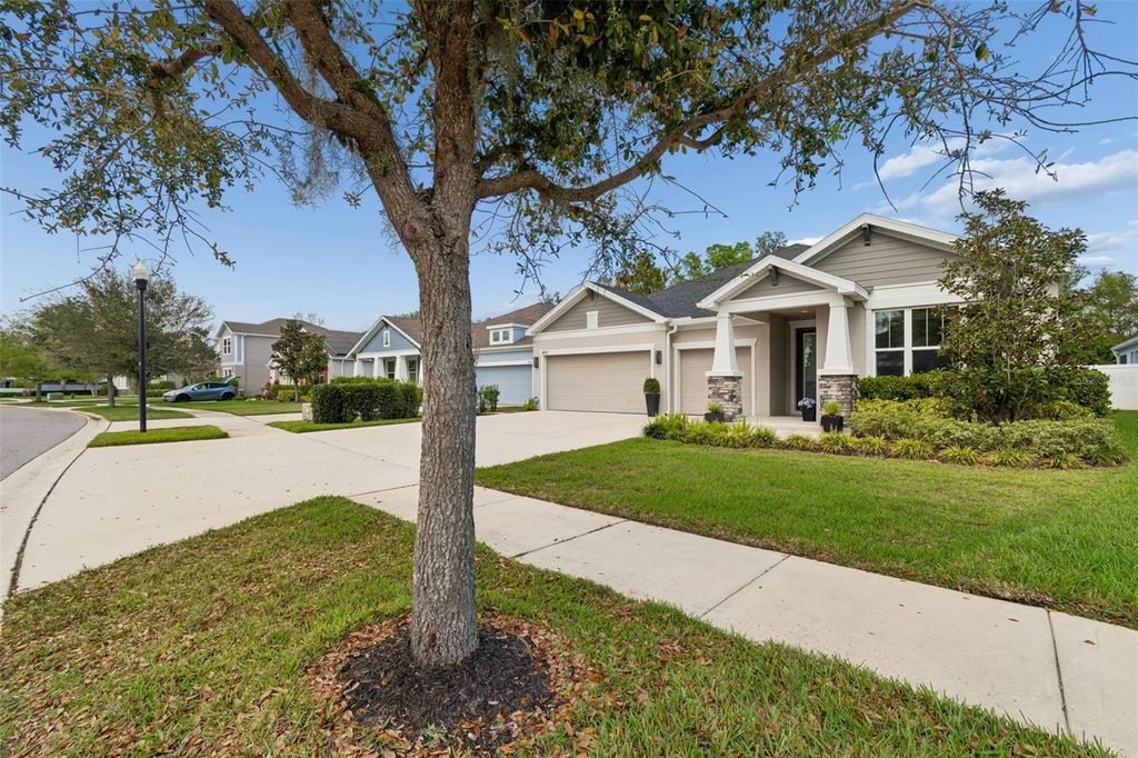 Photo of 4911 Lakeshore Oaks Court, Tampa, FL 33624 (MLS # TB8487028)