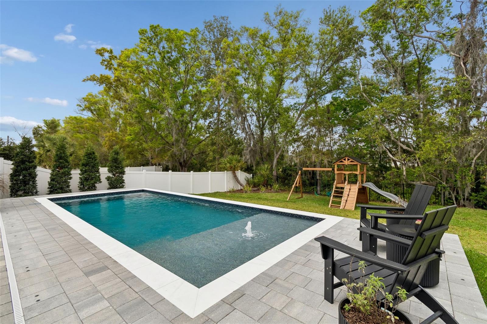 LAKESHORE OAKS SUB - Residential