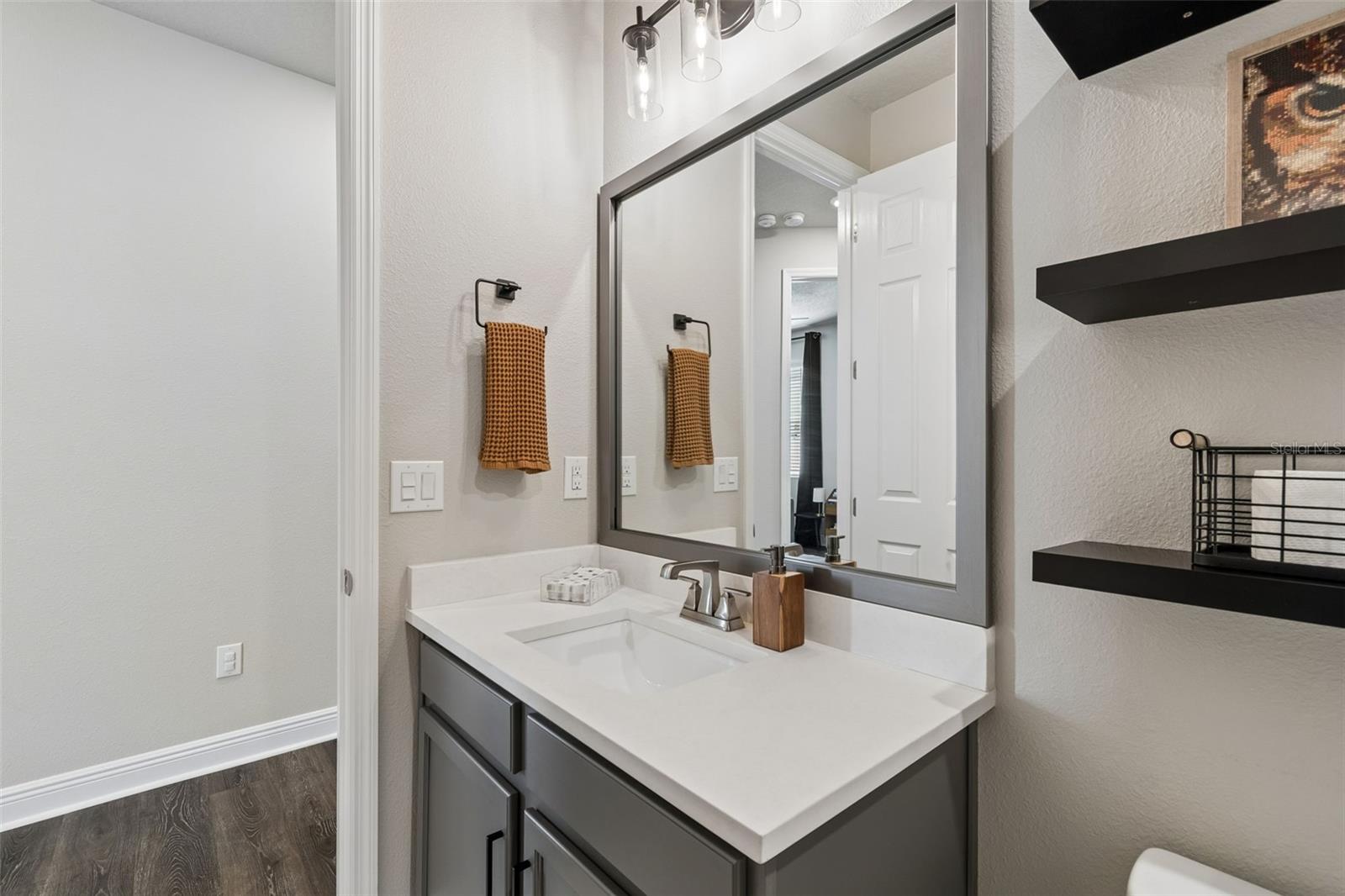 LAKESHORE OAKS SUB - Residential