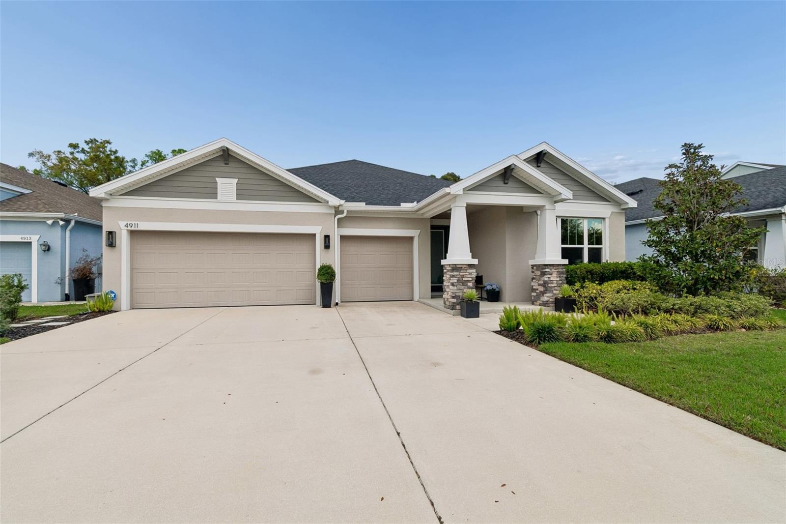 4911 LAKESHORE OAKS COURT