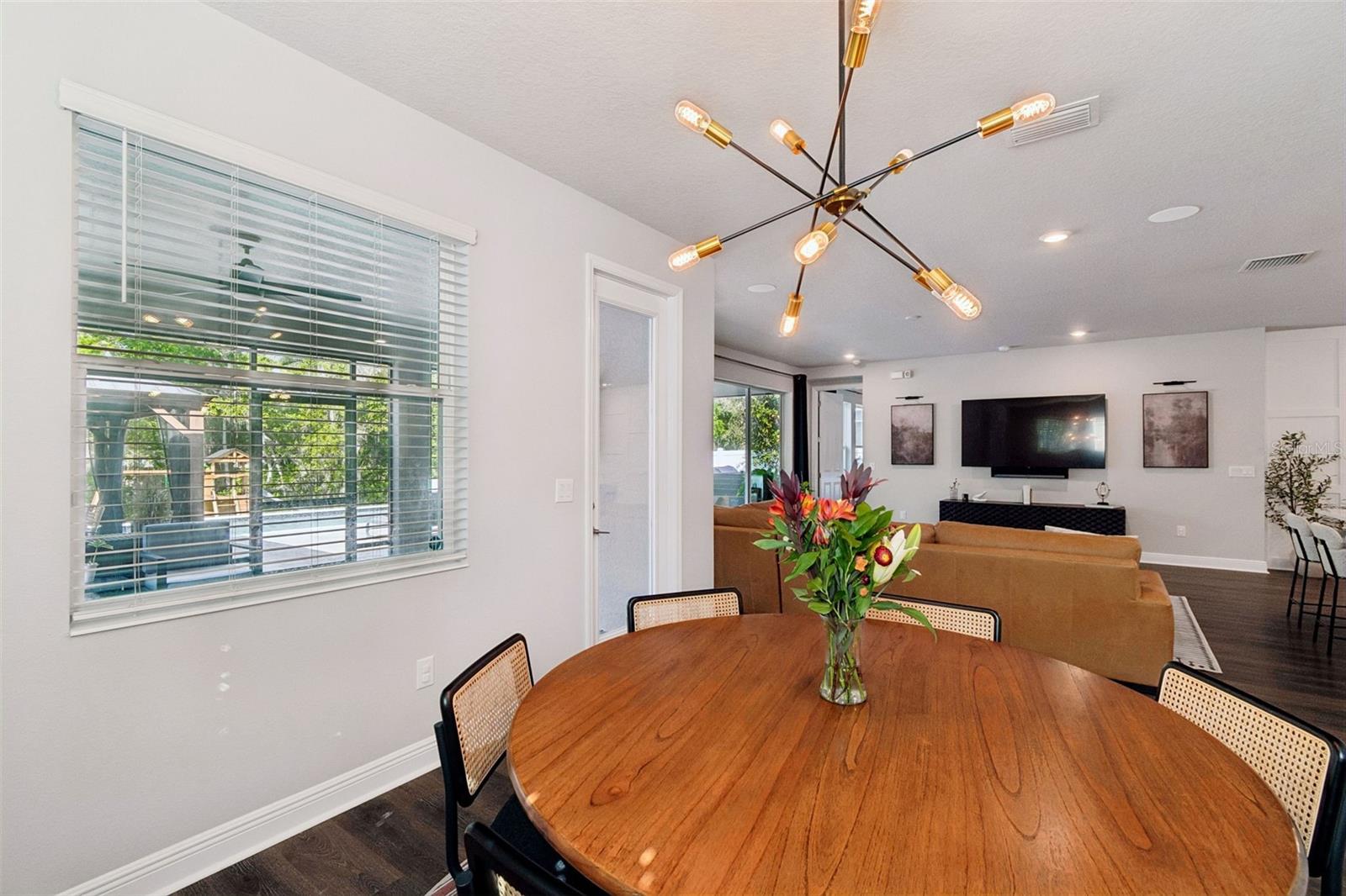 LAKESHORE OAKS SUB - Residential