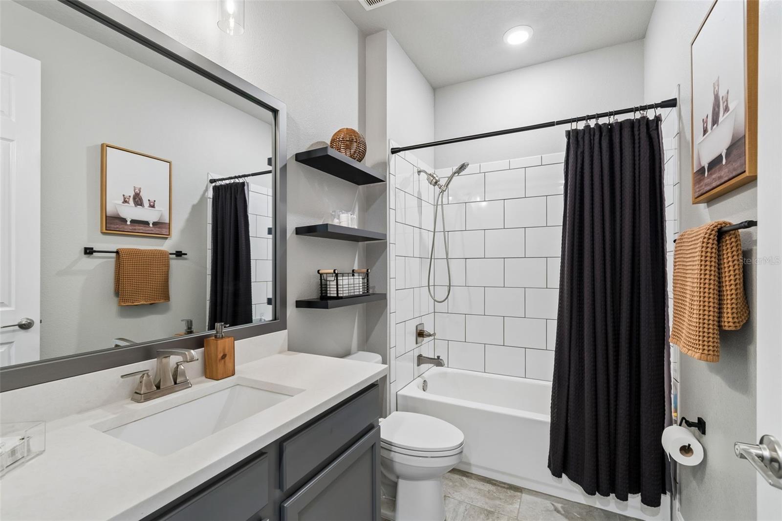 LAKESHORE OAKS SUB - Residential