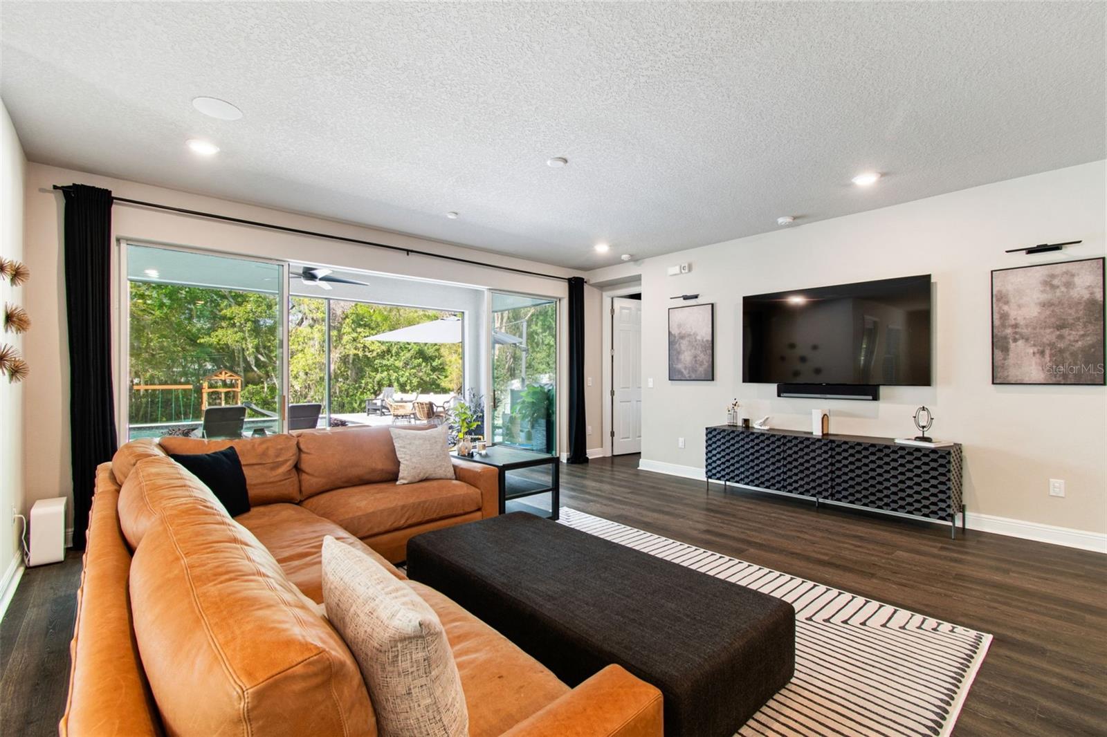 LAKESHORE OAKS SUB - Residential