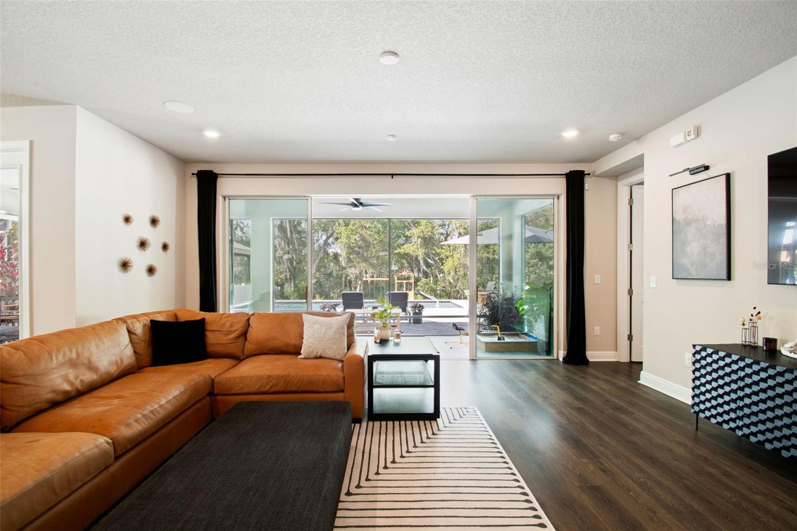 LAKESHORE OAKS SUB - Residential