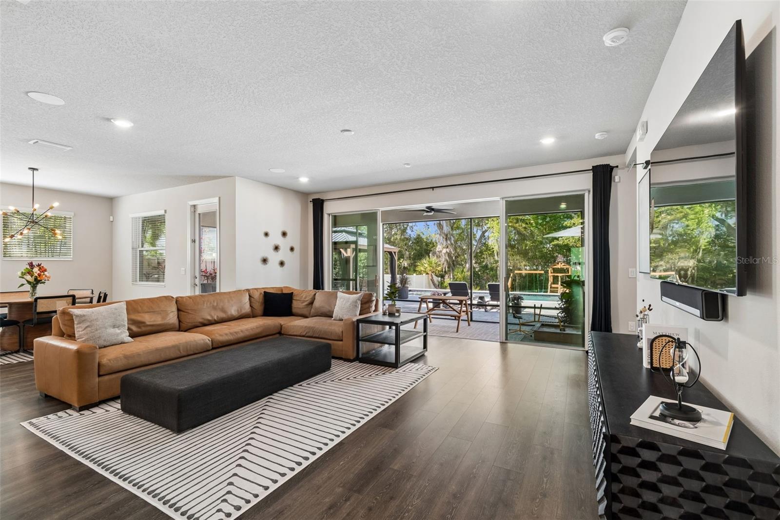 LAKESHORE OAKS SUB - Residential