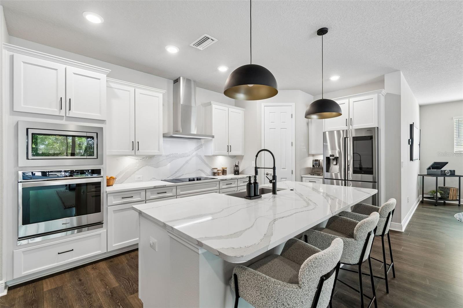 LAKESHORE OAKS SUB - Residential