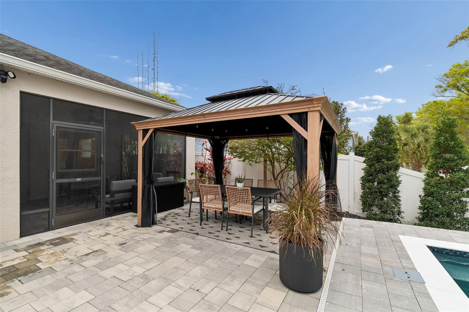 LAKESHORE OAKS SUB - Residential