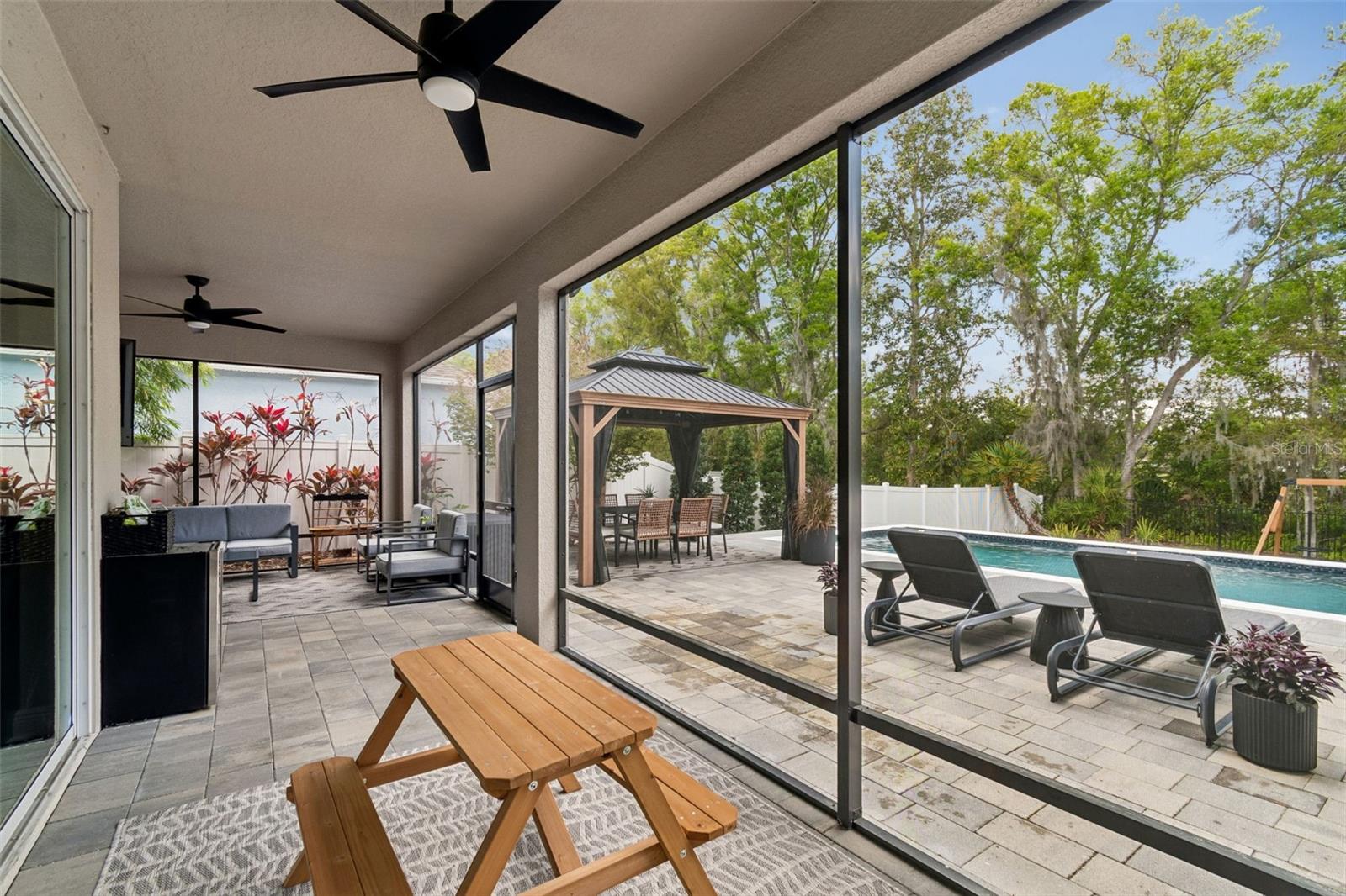 LAKESHORE OAKS SUB - Residential