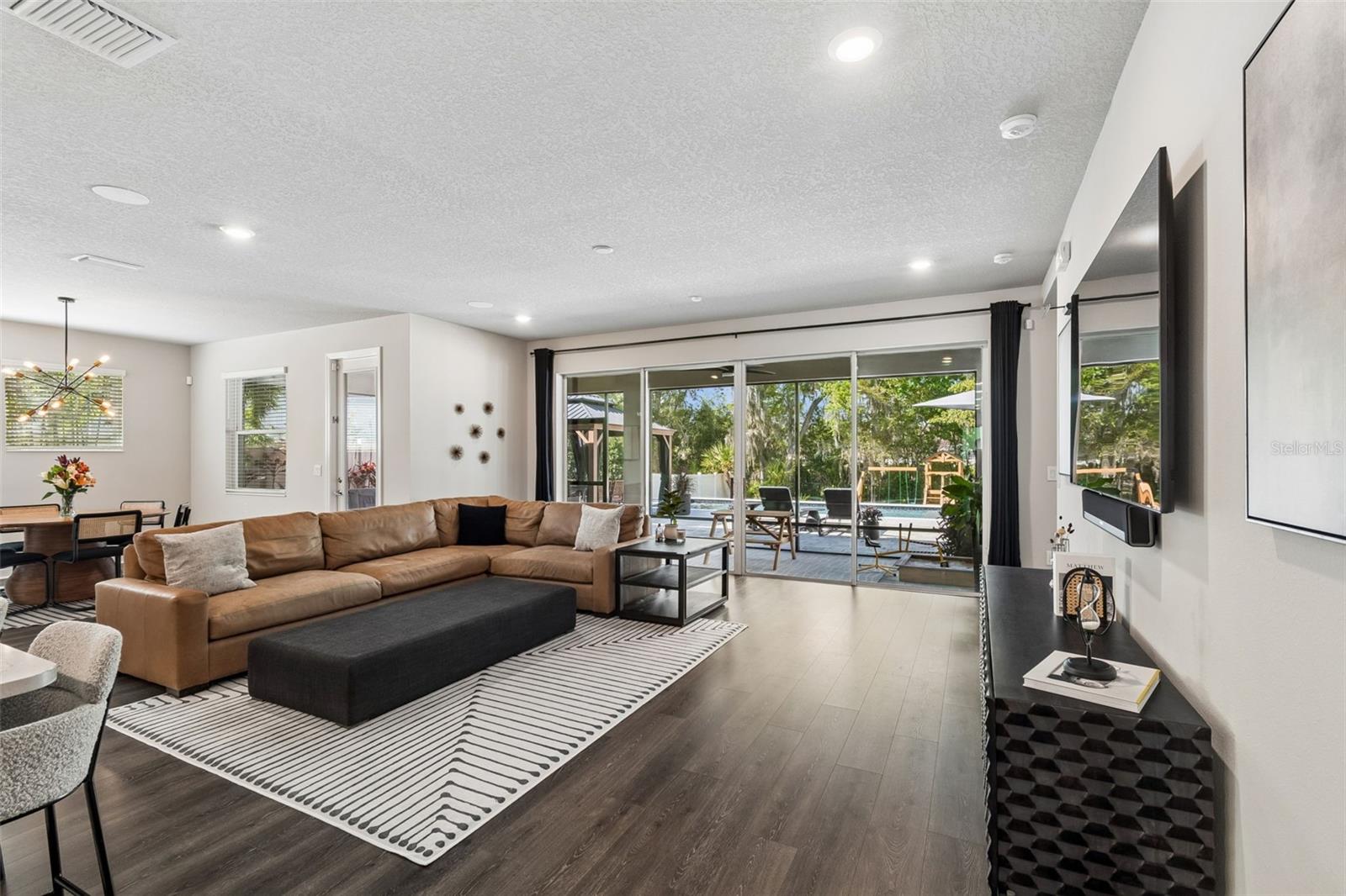 LAKESHORE OAKS SUB - Residential