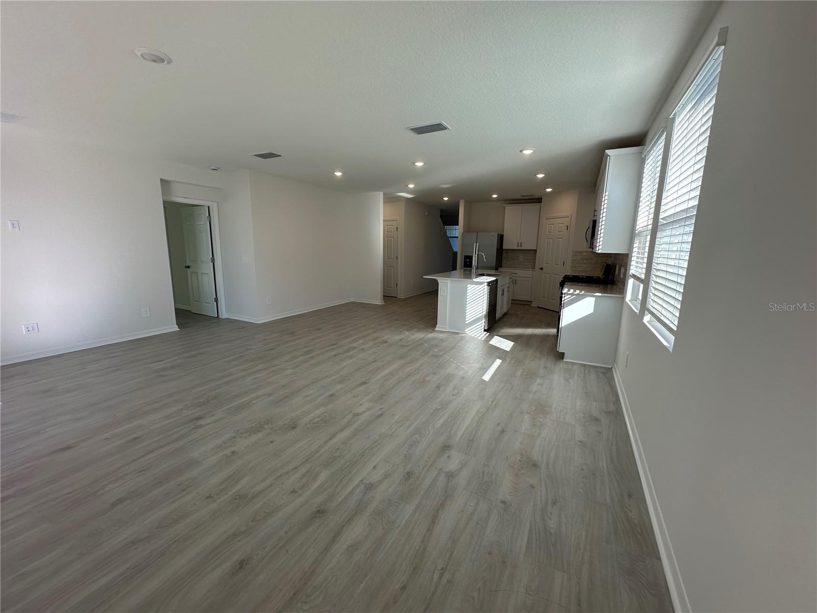 TWIN LAKES PH 7A - Residential Lease