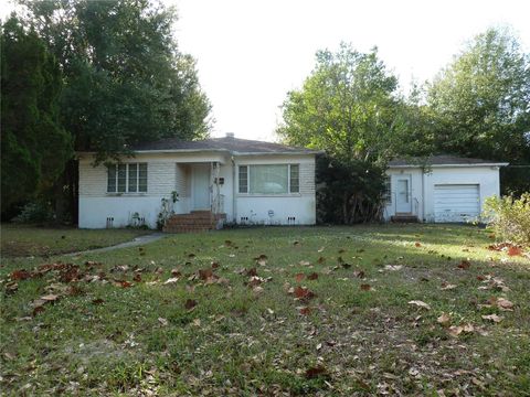 Photo of 1006 W Adalee Street, Tampa, FL 33603 (MLS # TB8462619)