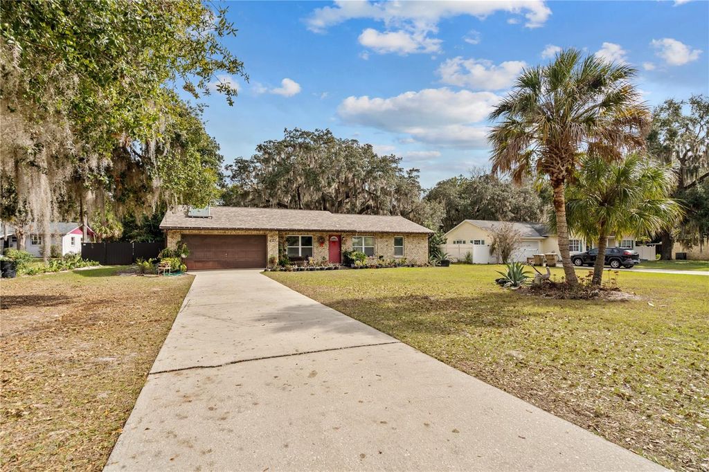 Photo of 32530 Purdum Avenue, Leesburg, FL 34788 (MLS # S5143008)