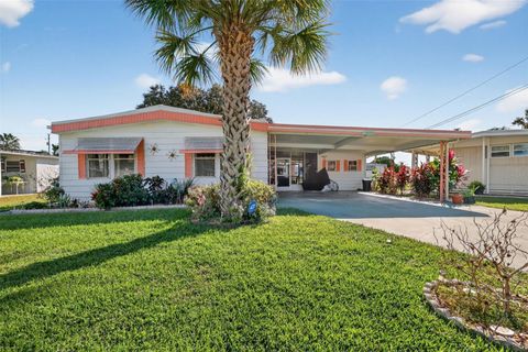 Photo of 11600 Magnolia Avenue, Tavares, FL 32778 (MLS # G5104336)