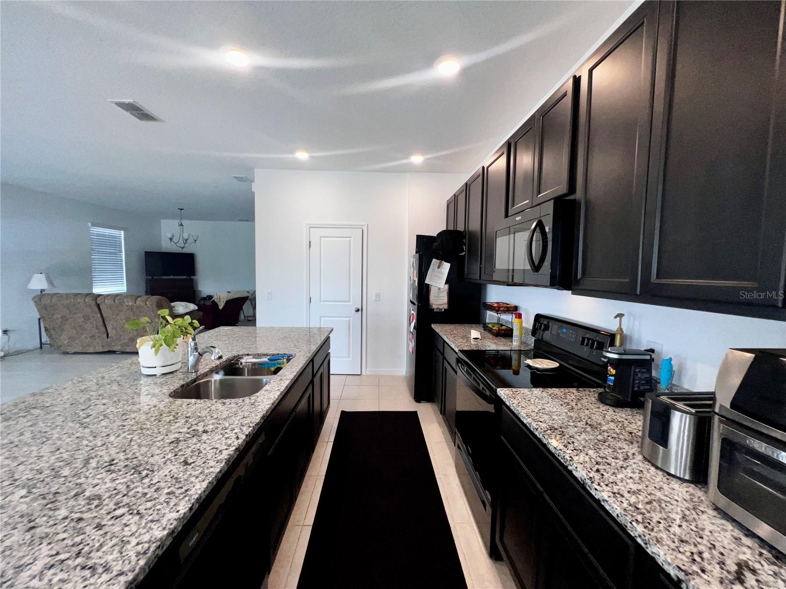 LINCOLN OAKS - Residential Lease