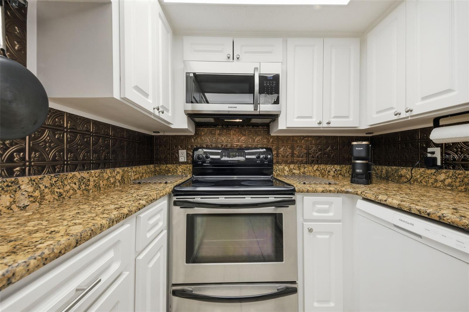 4141 BAYSHORE BOULEVARD 606