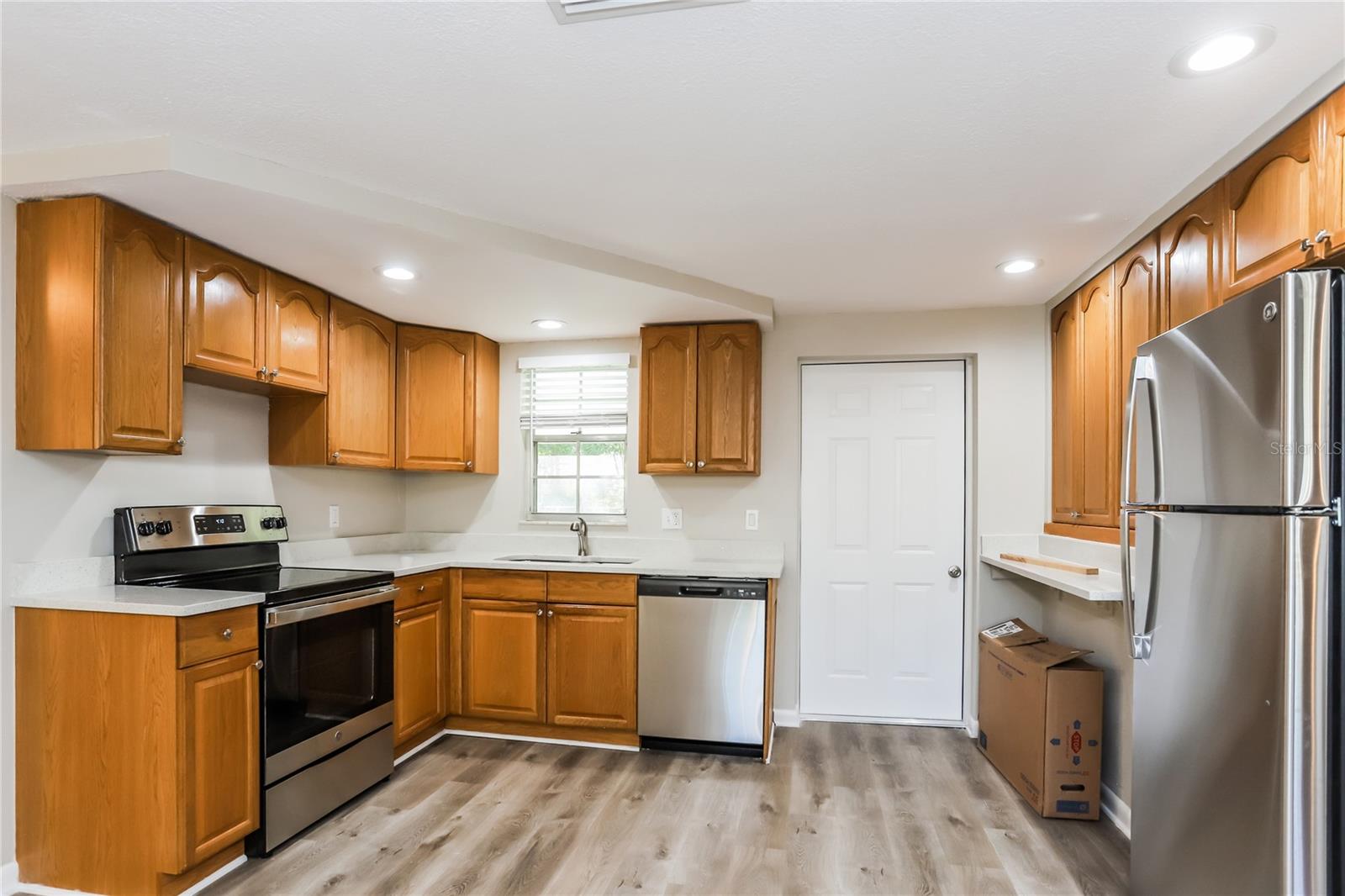 BRENTWOOD ESTS UNIT 4 - Residential Lease