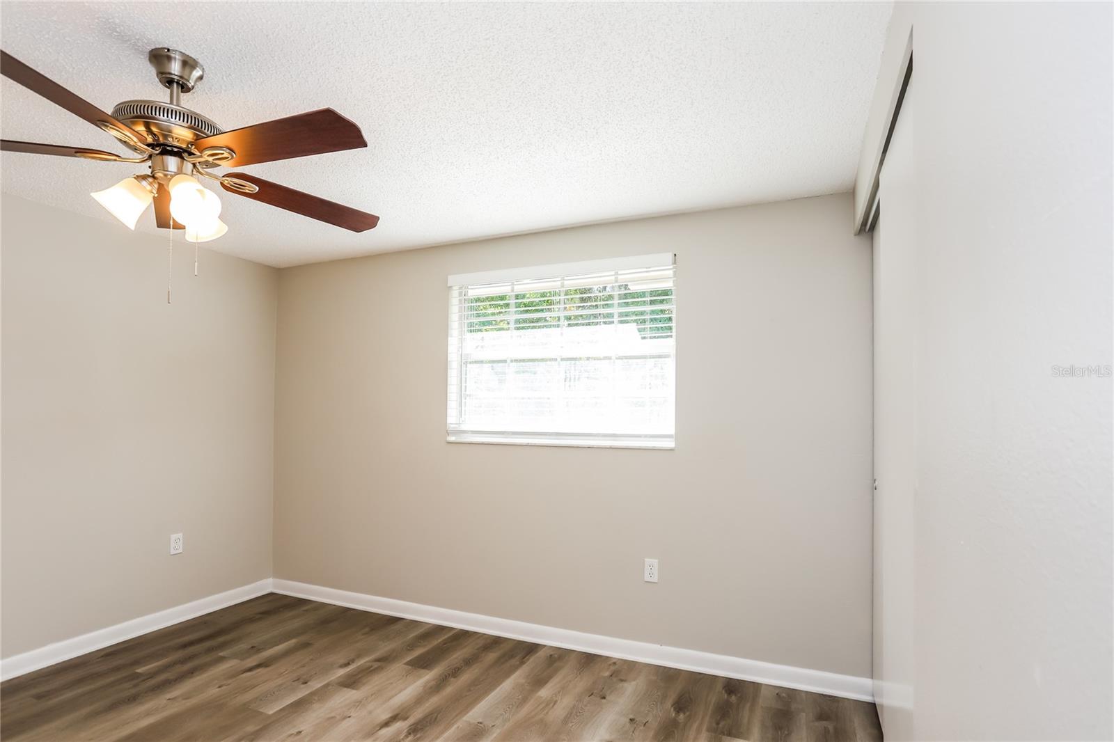 BRENTWOOD ESTS UNIT 4 - Residential Lease