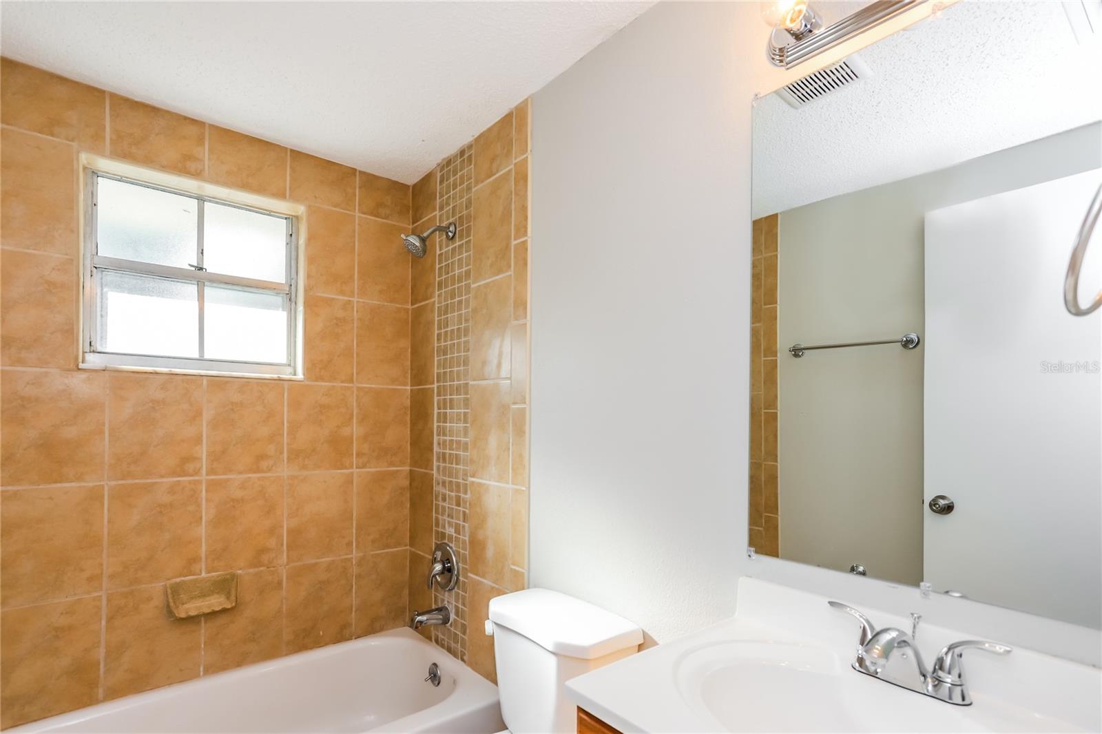 BRENTWOOD ESTS UNIT 4 - Residential Lease