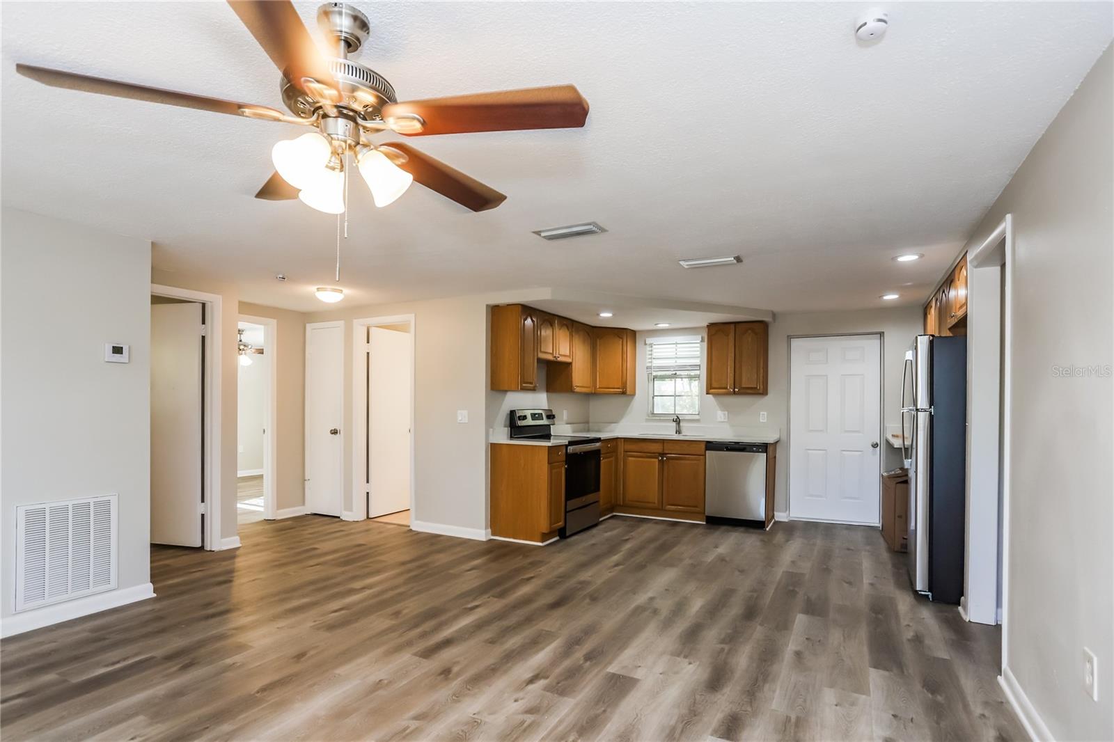 BRENTWOOD ESTS UNIT 4 - Residential Lease