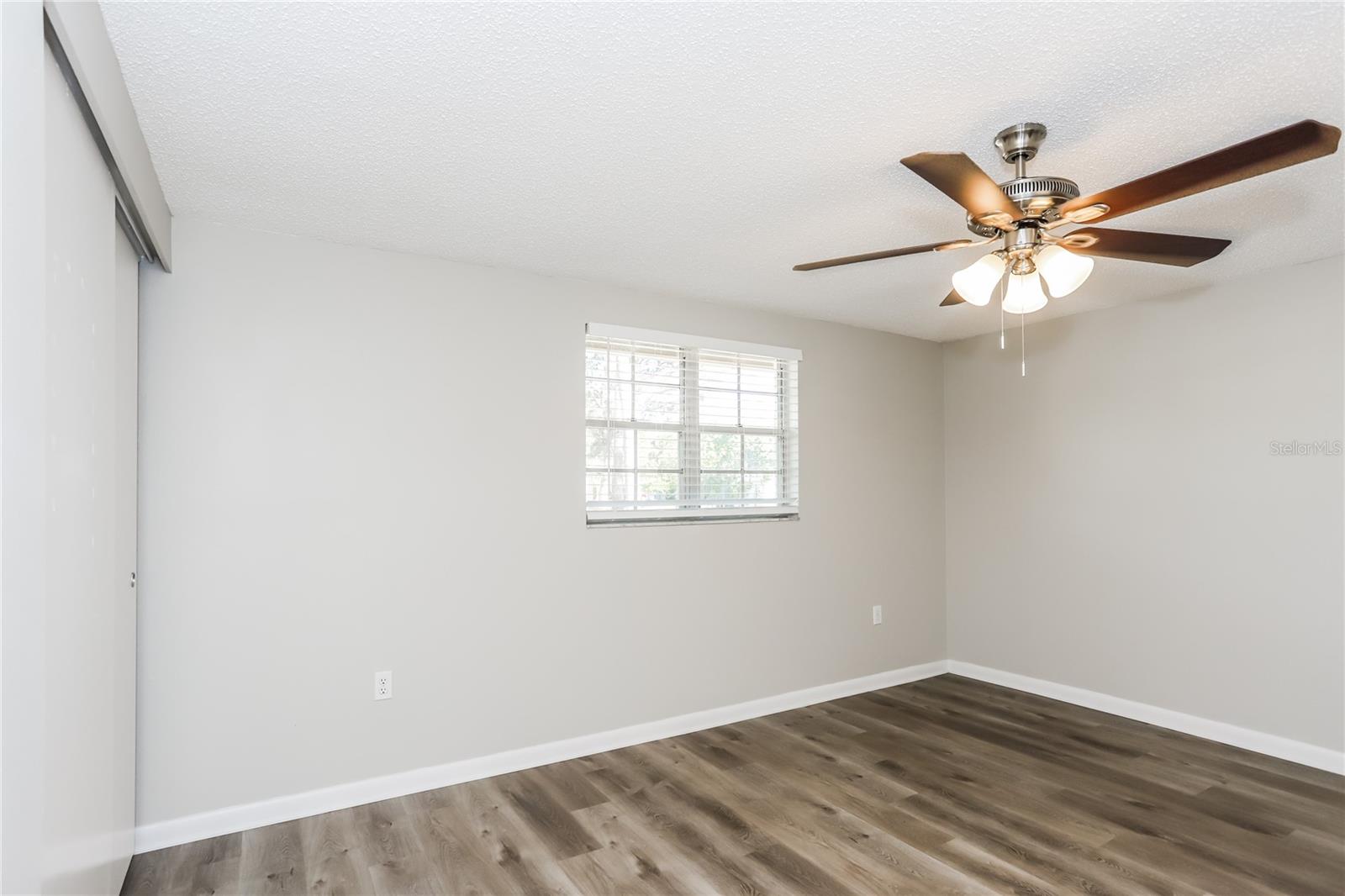 BRENTWOOD ESTS UNIT 4 - Residential Lease